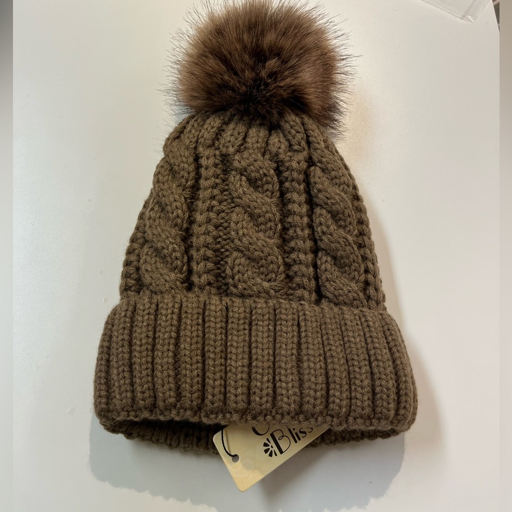 Tan/Chocolate Knit women’s hat with Pom-Pom stretchy NWT
